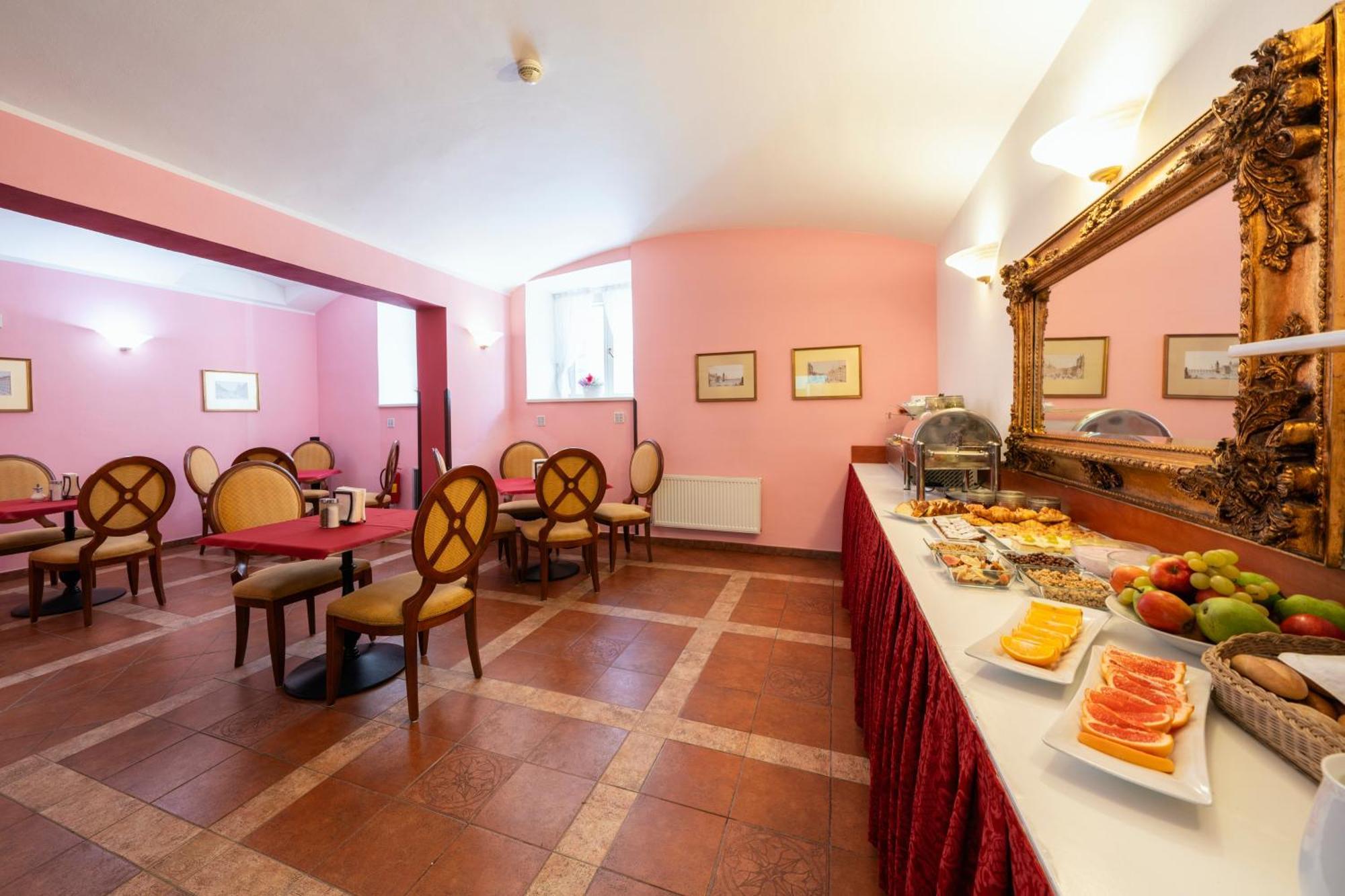 Hotel Raffaello Praga Exterior foto